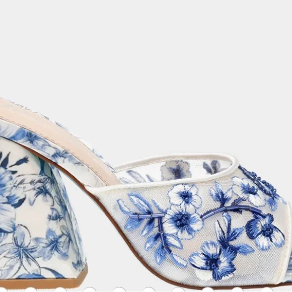 Betsey Johnson Blue Floral Women's Shoes New in original packaging - Picture 2 of 16